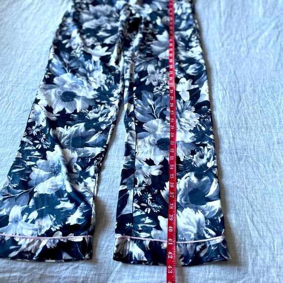Victoria’s Secret 🤫 Floral Black and White Pajama Pants - Picture 9 of 10